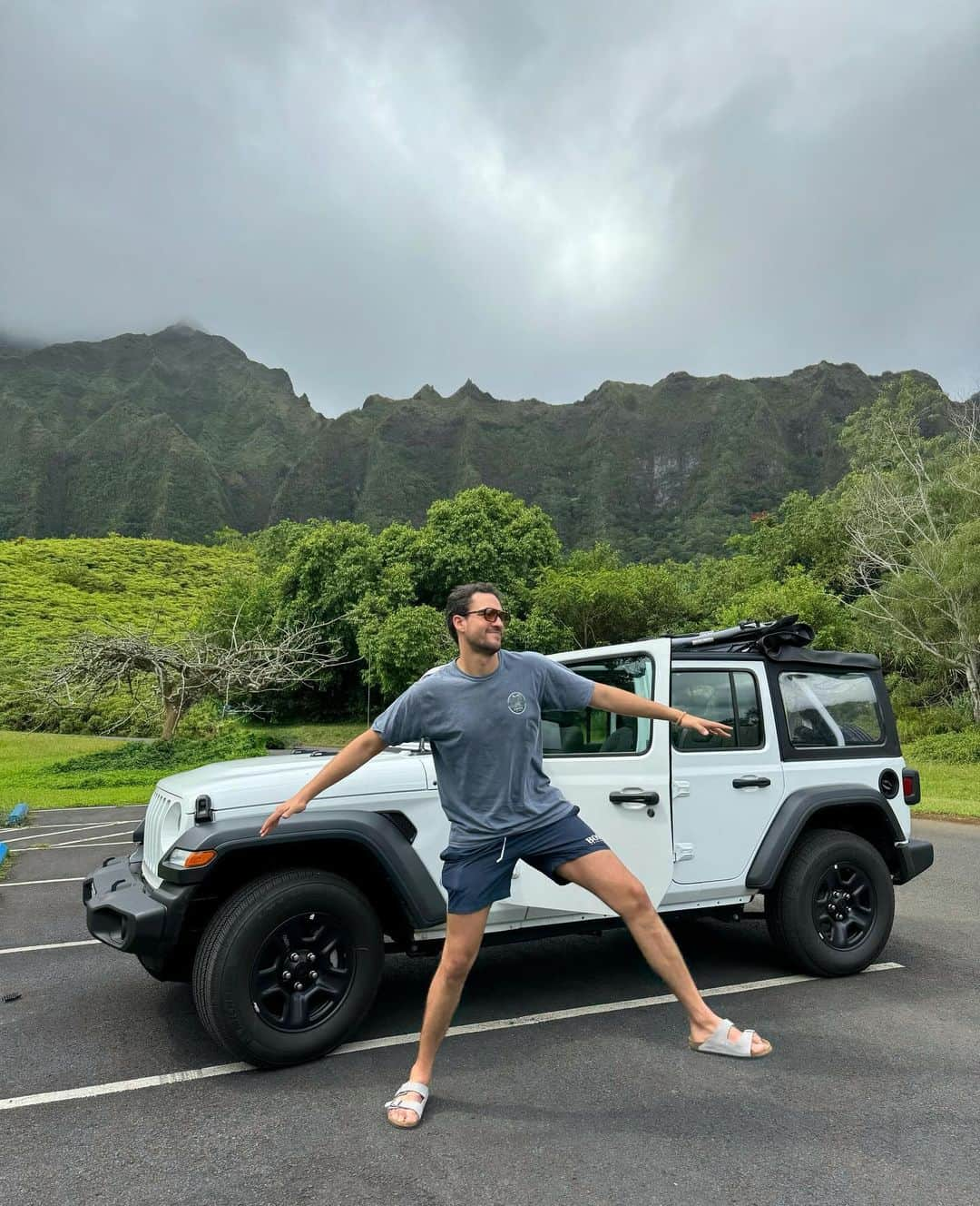 Annabel Smitさんのインスタグラム写真 - (Annabel SmitInstagram)「forever grateful for the memories we made 💚   1. Probably showing you the left side of my face for the very first time 😂 2. Hoʻomaluhia Botanical Garden on Oahu, most magical place  3. Happiest after waking up from a nap in the sun on Lanikai Beach on Oahu 4. He got me another flowerrrr 🥰 5. Vibing and letting go  6. Just so happy to spend so much time together again without the weekly hustle and bustle in the city  7. The best banana bread you’ll ever have in your entire life on this earth  8. Got to have a bikini pic  9. Forever you and me  10. Time to move on to new chapters and new adventures 💚」10月18日 0時25分 - annabelsmitt