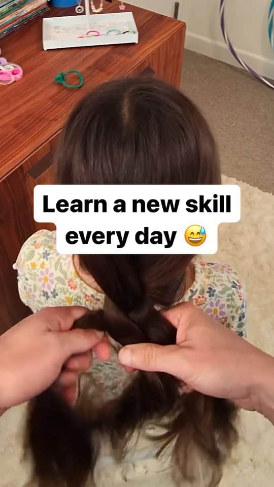 マーク・ザッカーバーグのインスタグラム：「Finally learned to braid. Thanks, Meta AI.」