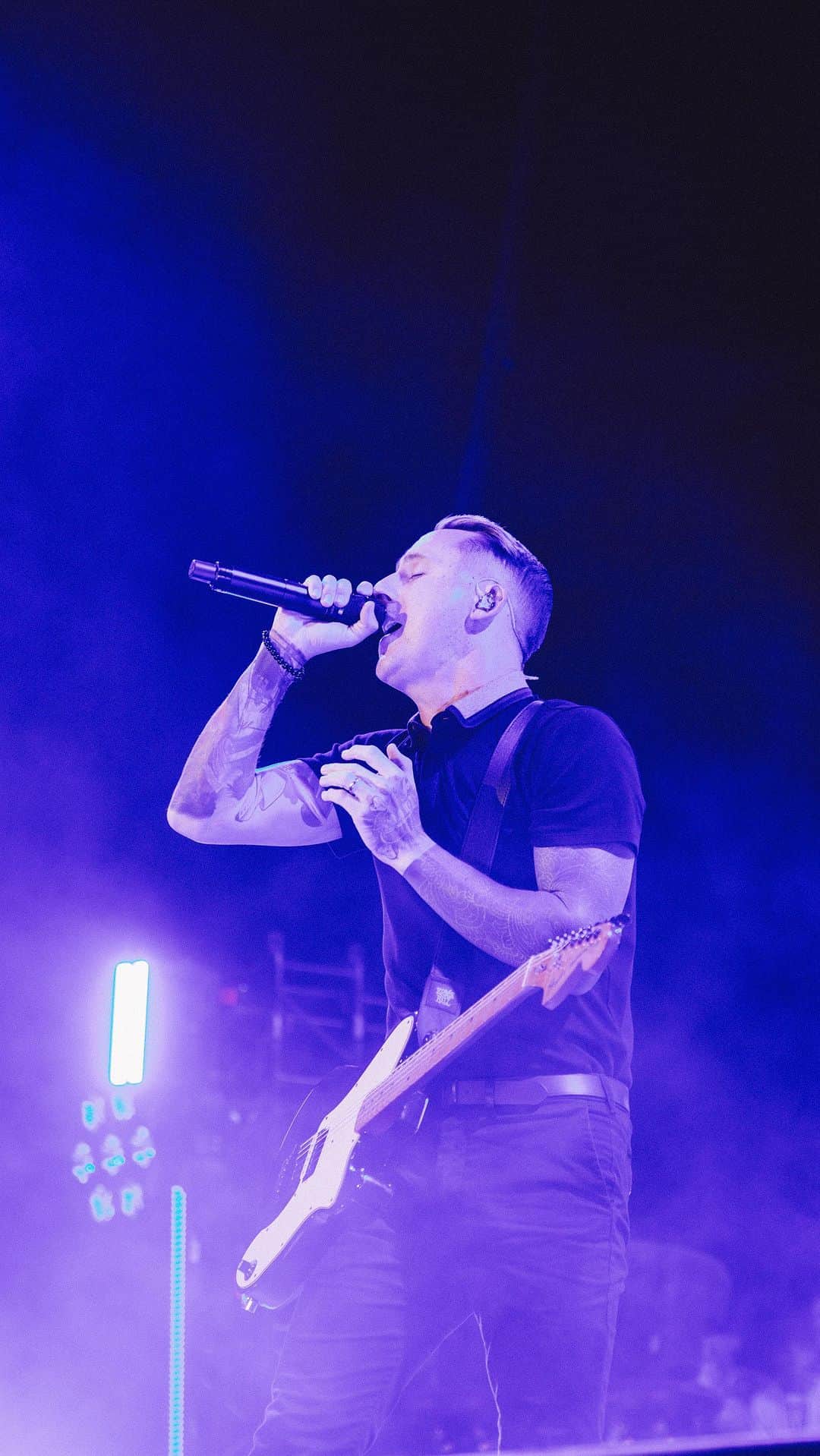 Yellowcardのインスタグラム：「It’s only Tuesday, but we can’t stop thinking about how much we’re looking forward to @whenwewereyoungfest this weekend! Who are you most excited about seeing? If you’re not going, who would you want to see if you were there? @williamryankey says “I’m most looking forward to watching Blink 182 and Green Day play 2 hour sets each night.”  • • • 🎥 @acaciaevans  #yellowcard #yellowcardband #poppunk #emo #elderemo #whenwewereyoung #musicfestival」