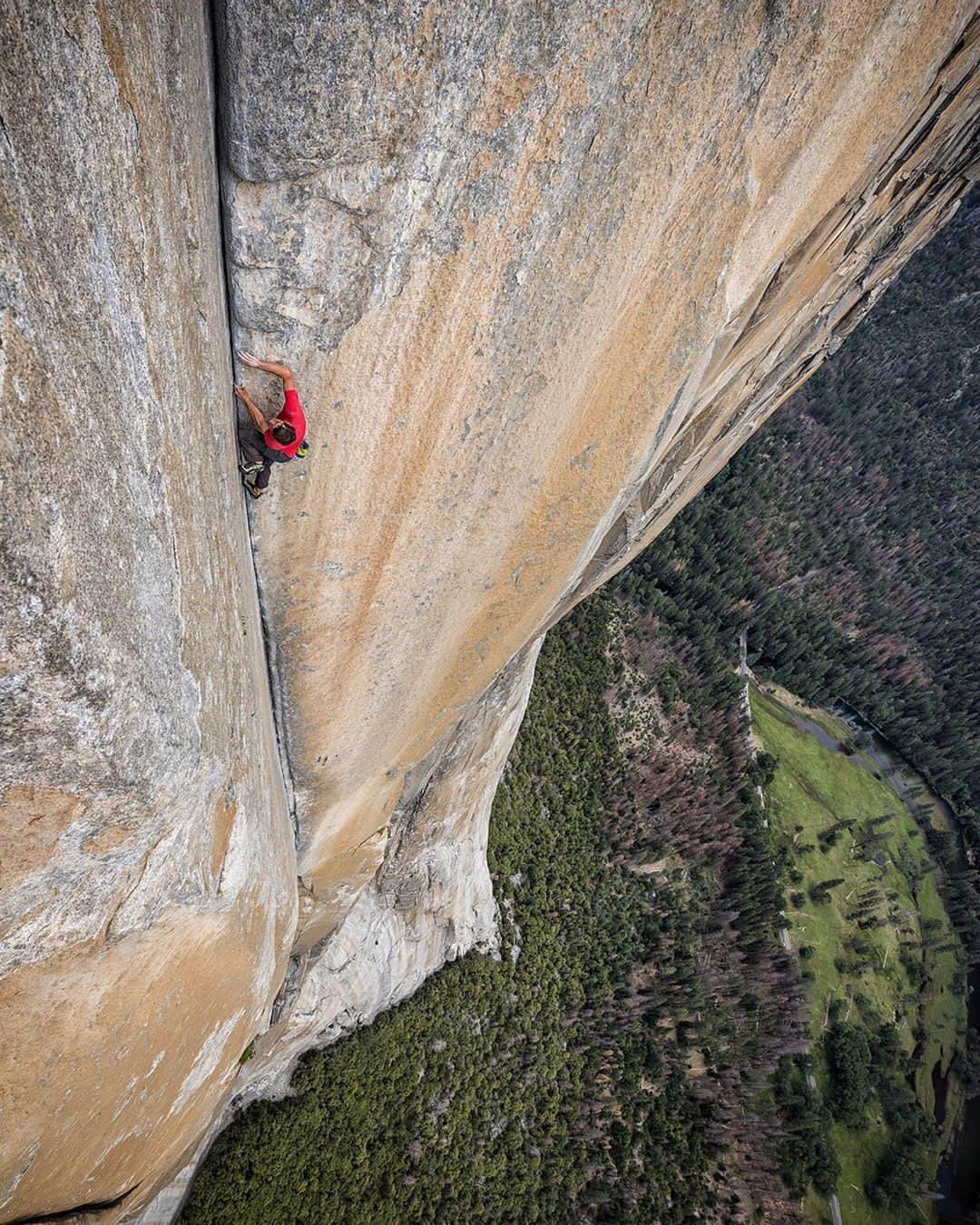 ジミー・チンのインスタグラム：「@alexhonnold putting the endurance into the Enduro Corner.」