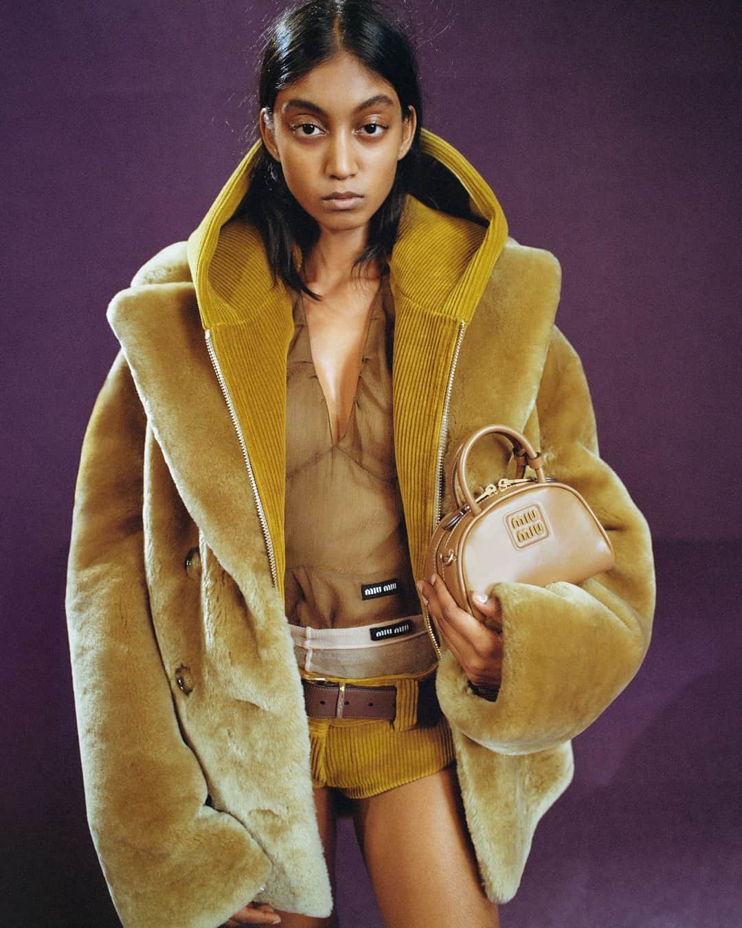 のインスタグラム：「Layered clothes featuring different fabrics and shapes.   Featuring @TianaMohammed. Photographed by @ZoeGhertner. Creative direction by @EdwardQuarmby. Styled by @LottaVolkova.  #MiuMiuLIVE #MiuMiuFW23」