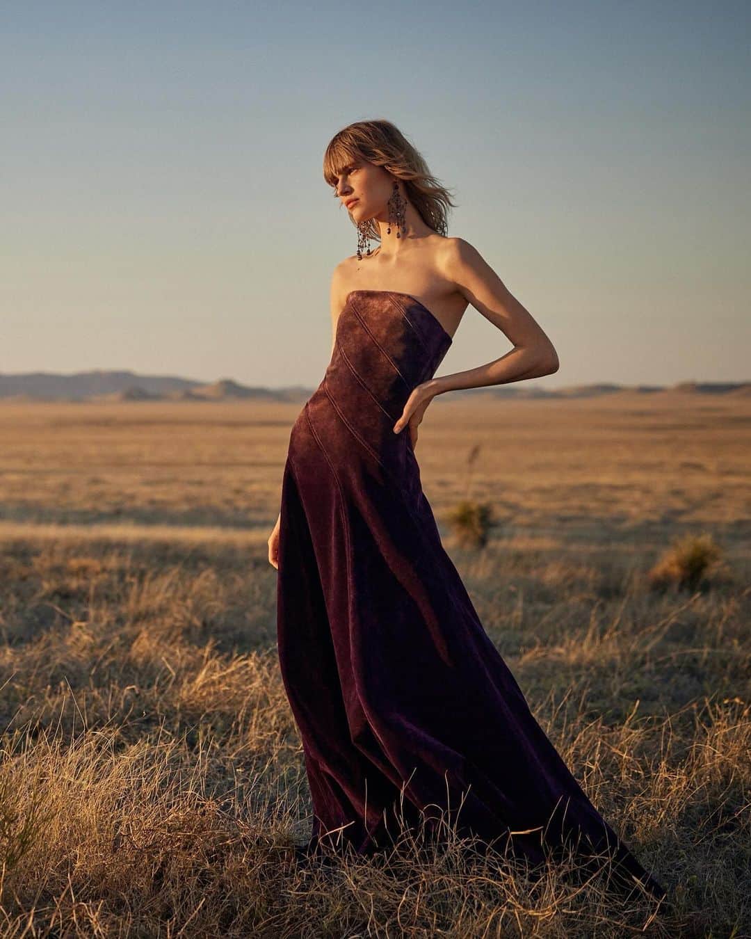 のインスタグラム：「Glamour that’s bold and unexpected.  Romantic colors, textures, and handcrafted details reimagine #RLCollection’s Breyson dress and Fall 2023 eveningwear.  Explore more from #RalphLauren via the link in bio.」