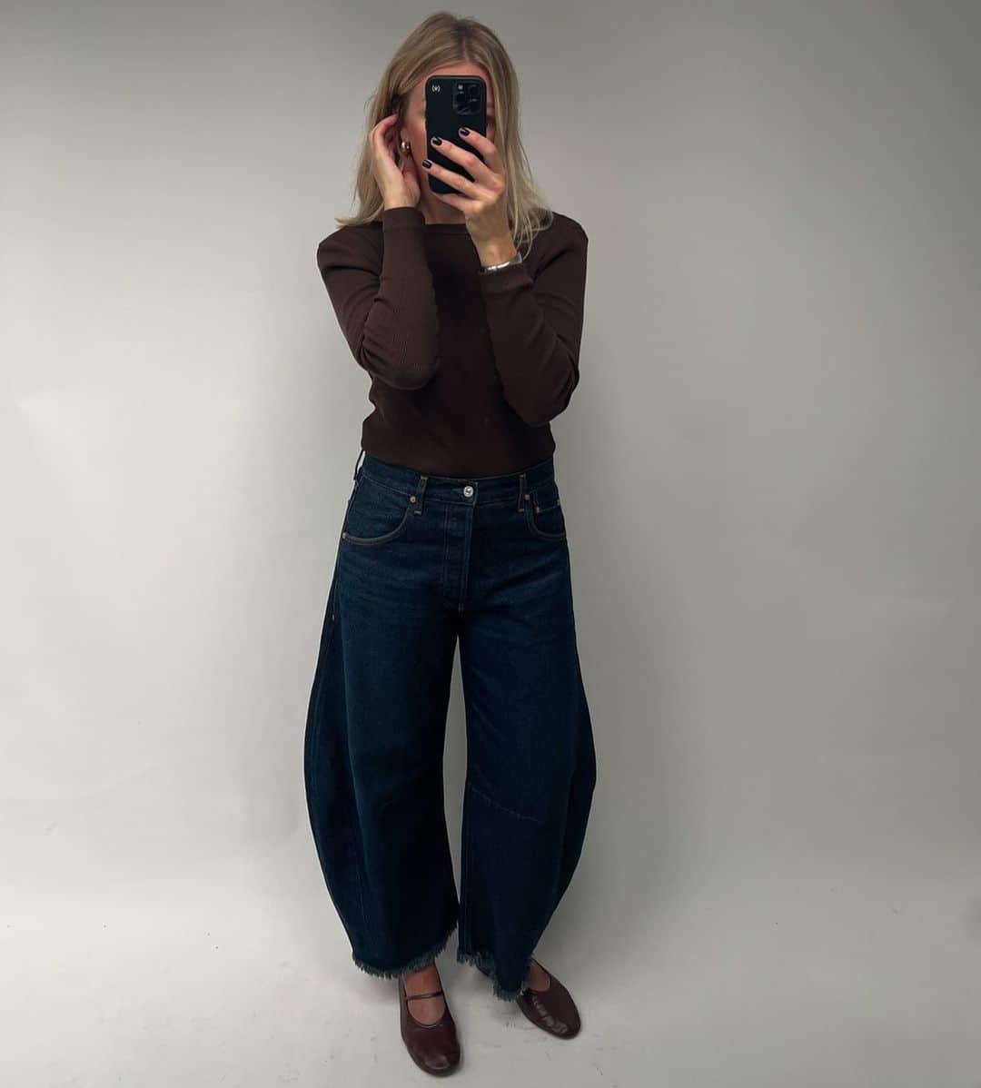 のインスタグラム：「Unexpected essentials.」
