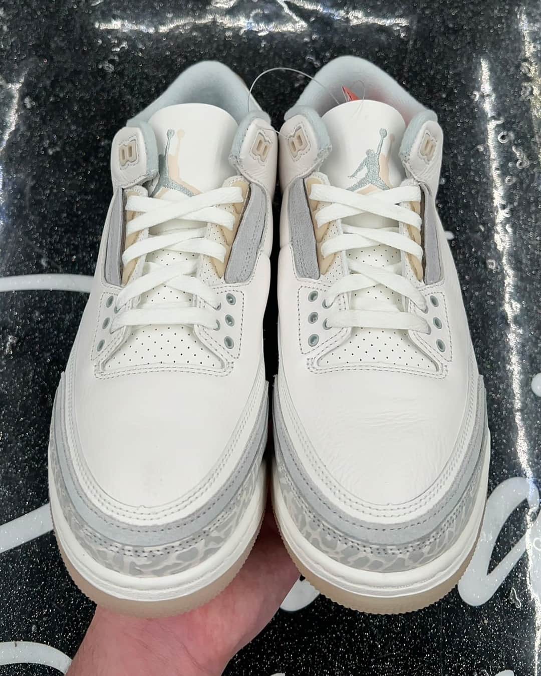 Sneaker News x Jordans Dailyさんのインスタグラム写真 - (Sneaker News x Jordans DailyInstagram)「Best look yet at the Air Jordan 3 Craft "Ivory"⁠ Are these a COP or PASS for you!?⁠ ⁠ These are expected to release March 2024. Hit the link in the bio for more details!」10月18日 0時57分 - jordansdaily