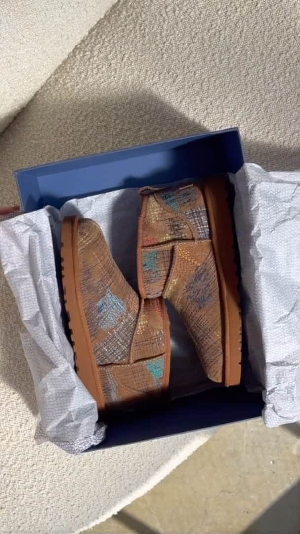 アグのインスタグラム：「Raise your hand if you see yourself wearing the UGG The Elder Statesman collection every day for the rest of the year? 🙋‍♂️   #UGG #TheElderStatesman #UGGTheElderStatesman」