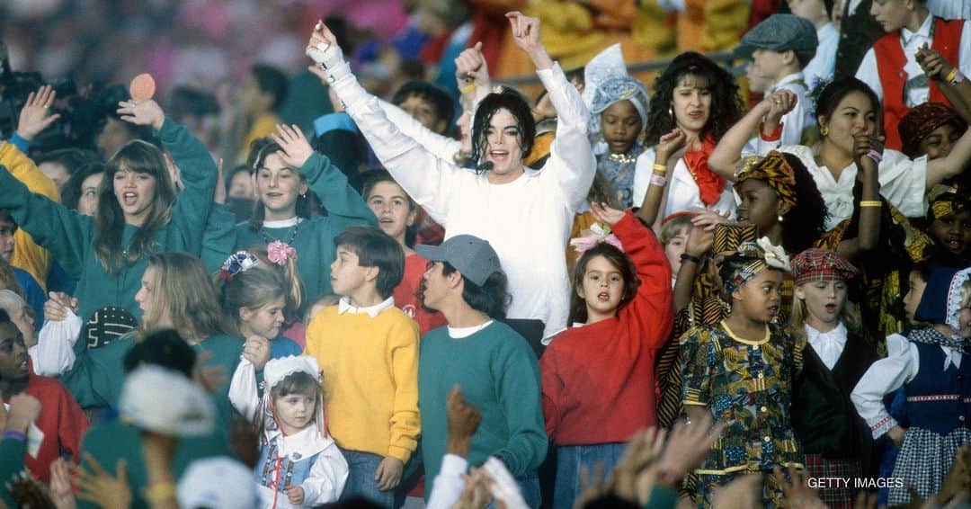 マイケル・ジャクソンのインスタグラム：「“Maybe the biggest legacy Michael Jackson will leave us with will be how he brought us together. America has a long history of segregation, first legally and then de facto. It was just our reality that people didn’t often cross the racial boundaries that existed. But people who would have never found a reason to interact shared a love for Michael Jackson.” – New Jersey Edgewater Press #MJHumanitarian」