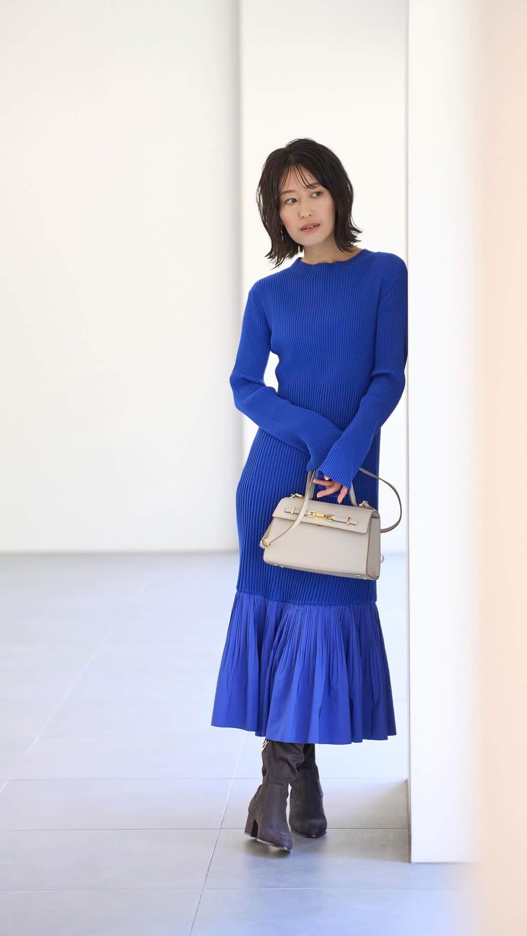 celford_officialのインスタグラム：「【RECOMMEND ITEM】 ⁡ ◆ マーメイドプリーツニットワンピース ¥23,100 IVR,BLU,BLK 36,38サイズ 着用:BLU,36 ⁡ -————————— プレスMayuko Hajime 165cm/ストレート -————————— ⁡ #CELFORDAW23 #celford #セルフォード」