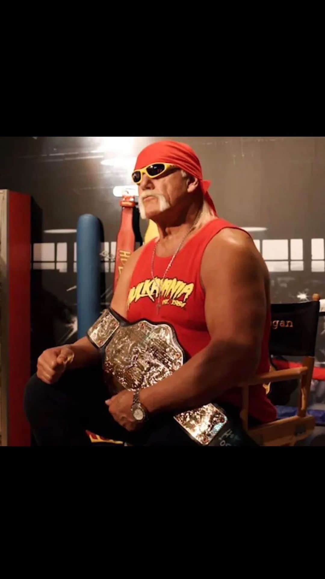 ハルク・ホーガンのインスタグラム：「Hulkster’s secret wax figure technique.. Scare ‘Em like a Champ!! 💪   Came across this one again, what an epic time this was, dude!」