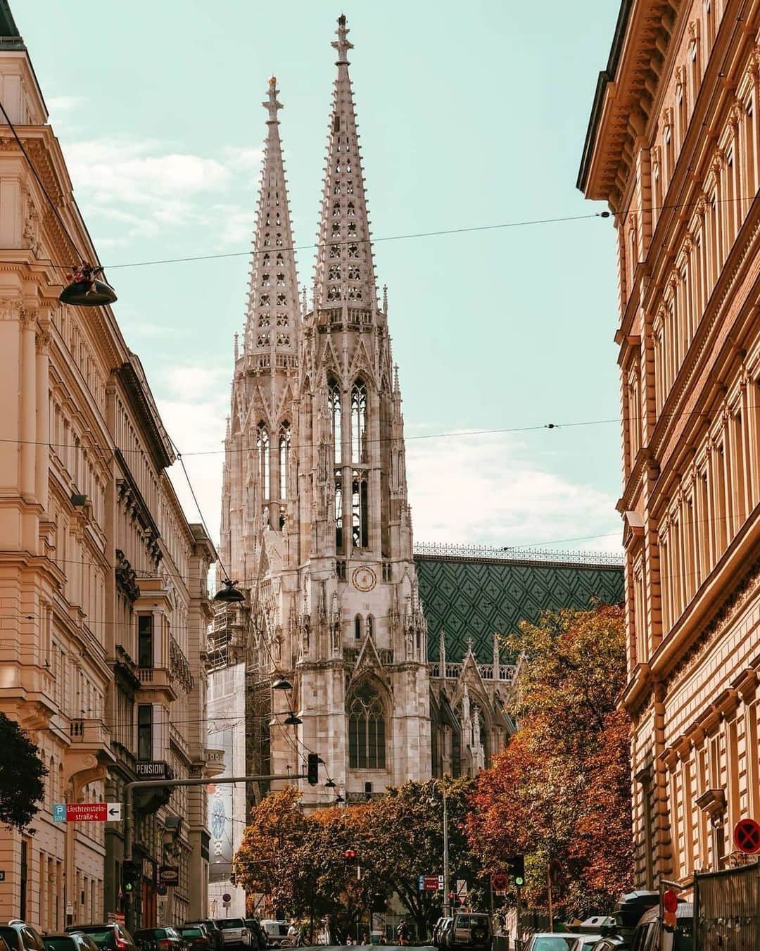 のインスタグラム：「Pretty Viennese autumn views 🍂🥰 by @captured_w_passion #ViennaNow  #vienna #wien #autumn」