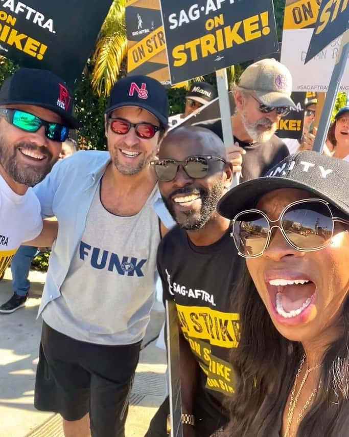 ロブ・モローのインスタグラム：「#NUMB3RS strike reunion @paramountstudios @dylanbruno @alimiballard @dioryummyfactor #staystrongsagaftra #N3 @sagaftra」