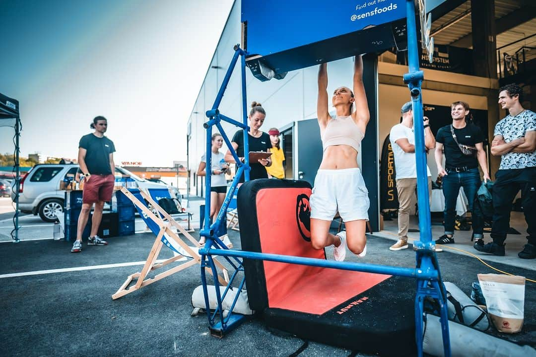 アダム・オンドラさんのインスタグラム写真 - (アダム・オンドラInstagram)「Have you seen my last YouTube video from a very original bouldering exhibition in the new @hangarostrava? With @magmidt, @will_bosi and @petewhittaker01, we enjoyed an excellent boulder setting, thrilling comp and absolutely fantastic atmosphere 👏  I personally really hope that the routesetters on World Cups are watching and find out that crack climbing can be an excellent show as well 👌  I'm sure you've also noticed the new move that Pete and I tried on Magnus Boulder No. 1 😎 Next Monday, I'll let you all vote on my YouTube channel in the comments under the video on what the new move should be called 💪 We'll post a video of the boulder to YouTube shorts and then pick the best proposal from the comments and name the move that way 🤜🤛  Do not forget to watch the latest movie on my YouTube channel - the link is in BIO.   Pics by @pet.phot   #adamondra #AO #bouldering #boulder #hangarostrava #climbing #climbingcomp #sportclimbing #sportclimbers #challenge #contest #czechia」10月18日 1時46分 - adam.ondra