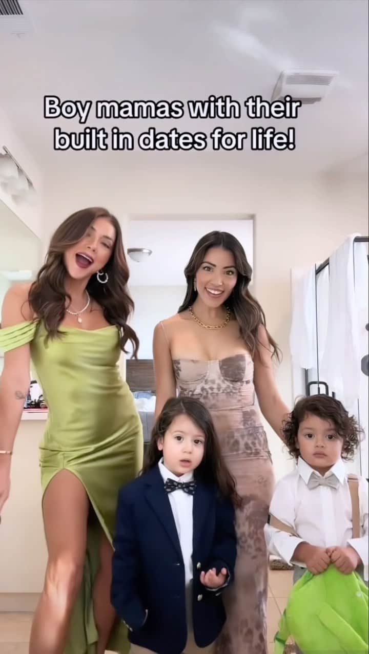 のインスタグラム：「Boy mommas! @richellemonae ….Raidens face says don’t look at them ! 🤣😂😅 - #blessed #babyboylife #toddlermomma #bestfriends #sistersfromanothermister #mommystyle #weddingcrashers #reels」