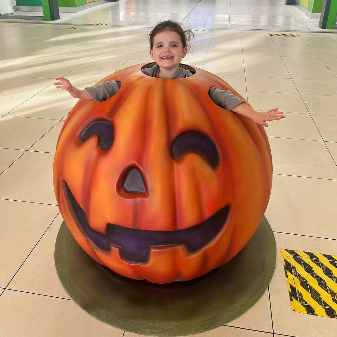 GazGShoreさんのインスタグラム写真 - (GazGShoreInstagram)「🎃 my little twin 🥰」10月18日 2時03分 - gazbeadle