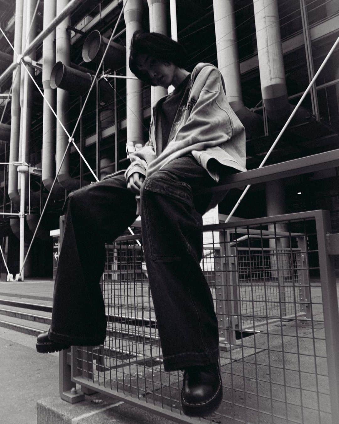 本山琴美のインスタグラム：「. Paris🇫🇷  Photo @muziflow  Styled by @sebastian4tro  @thelucillede  @unknownmodelmanagement   Thanks for the great photos and styling🖤  #photo #photography #model #paris #parismodel #shooting #testshoot #portrait #portraitphotography #blackandwhite #modeltest」
