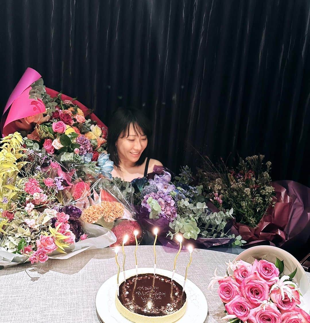 風間ゆみえさんのインスタグラム写真 - (風間ゆみえInstagram)「Thank you so much for celebrating my birthday today, even though you are all so busy. Thank you from the bottom of my heart. I'm glad I was born🥰. Thank you mother and father！  I want to make my loved ones happy too🦋✨✨」10月18日 2時04分 - yumie_kazama