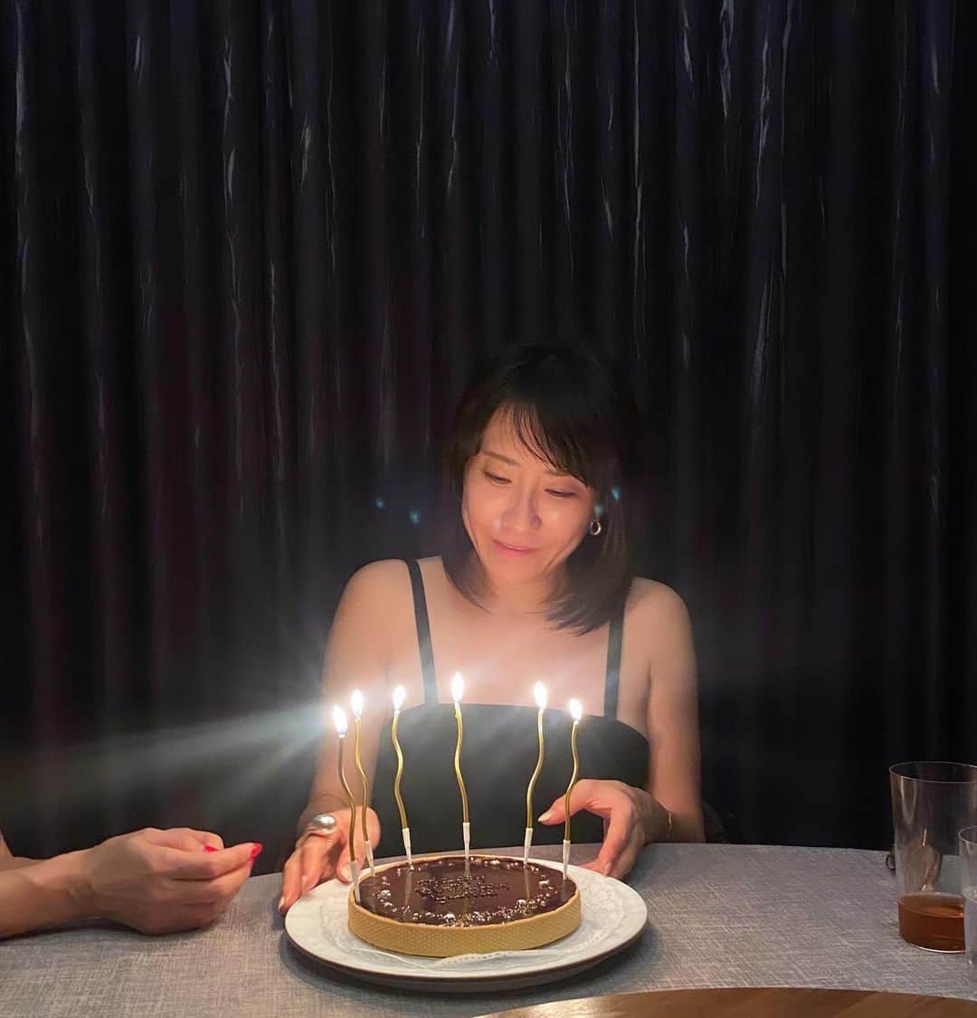 風間ゆみえのインスタグラム：「Thank you so much for celebrating my birthday today, even though you are all so busy. Thank you from the bottom of my heart. I'm glad I was born🥰. Thank you mother and father！  I want to make my loved ones happy too🦋✨✨」