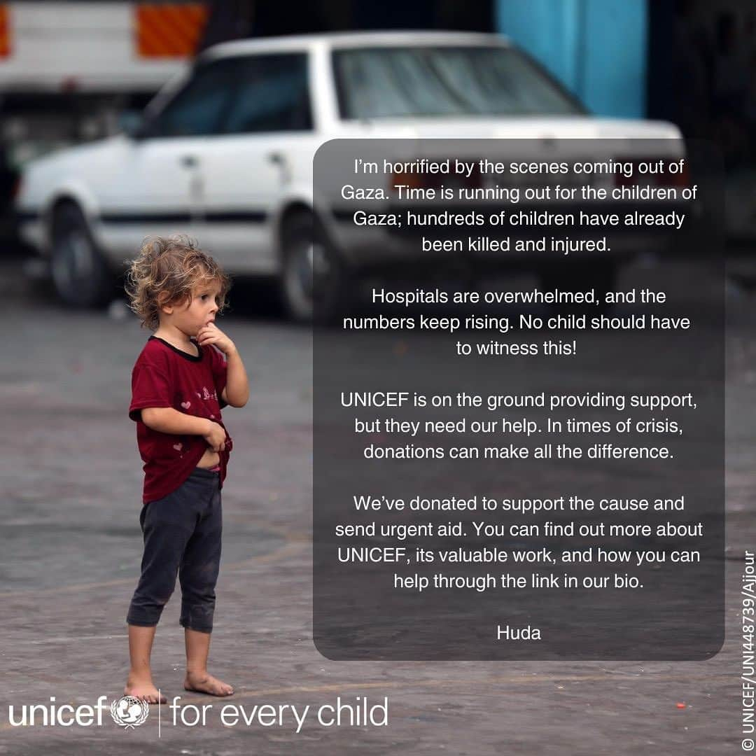 Huda Kattanさんのインスタグラム写真 - (Huda KattanInstagram)「I’m horrified by the scenes coming out of Gaza. Time is running out for the children of Gaza; hundreds of children have already been killed and injured.   Hospitals are overwhelmed, and the numbers keep rising. No child should have to witness this!   UNICEF is on the ground providing support, but they need our help. In times of crisis, donations can make all the difference.   We’ve donated to support the cause and send urgent aid. You can find out more about UNICEF, its valuable work, and how you can help through the link in our bio. @unicefgulf @unicef_mena」10月18日 2時08分 - hudabeauty