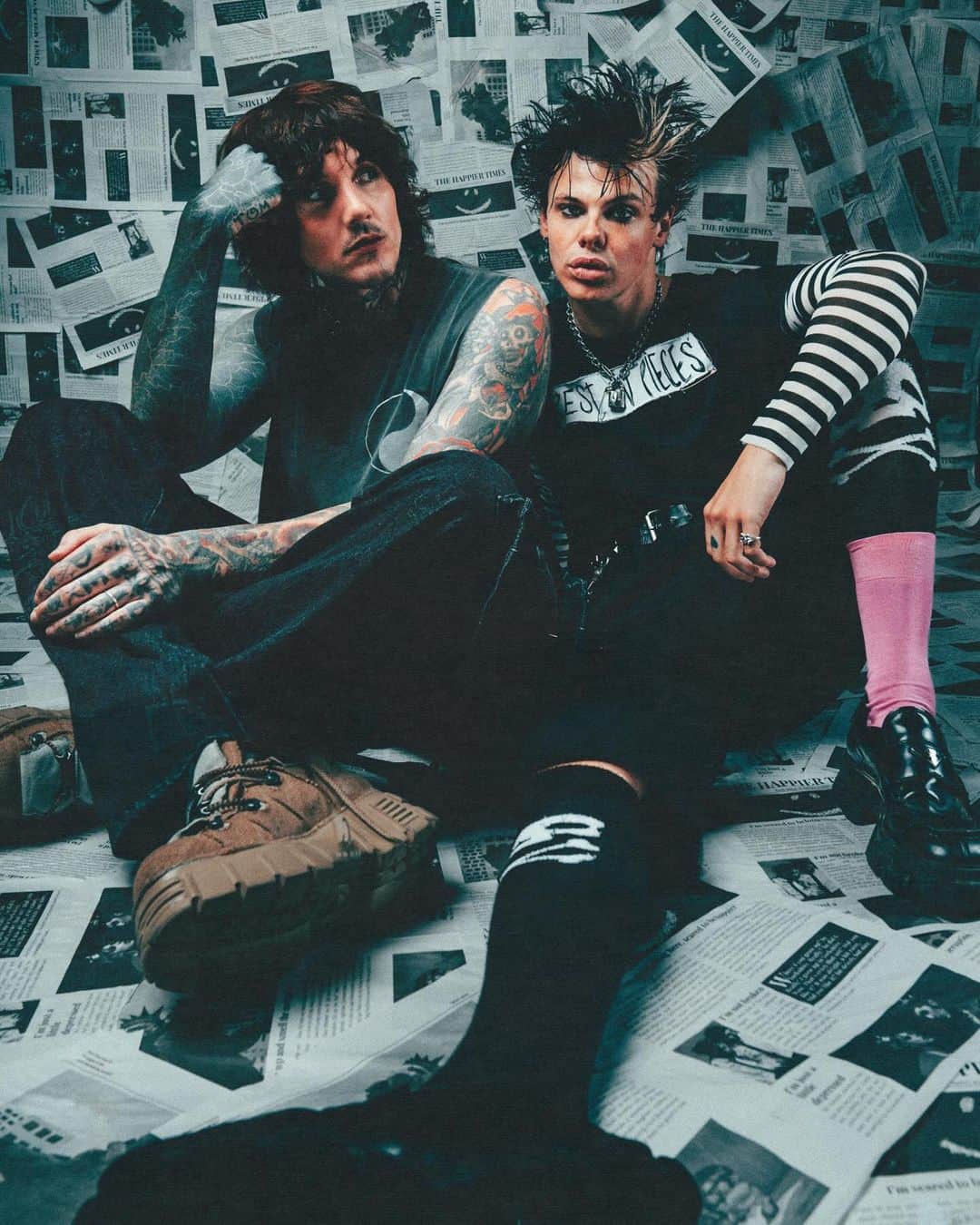 Kerrang!のインスタグラム：「“It’s okay to find happiness, it’s okay to feel it. I hope you find a little bit of it in this song. You deserve it. Everyone does.”   YUNGBLUD and Bring Me The Horizon’s Oli Sykes have joined forces for new single Happier – listen now 🔗」