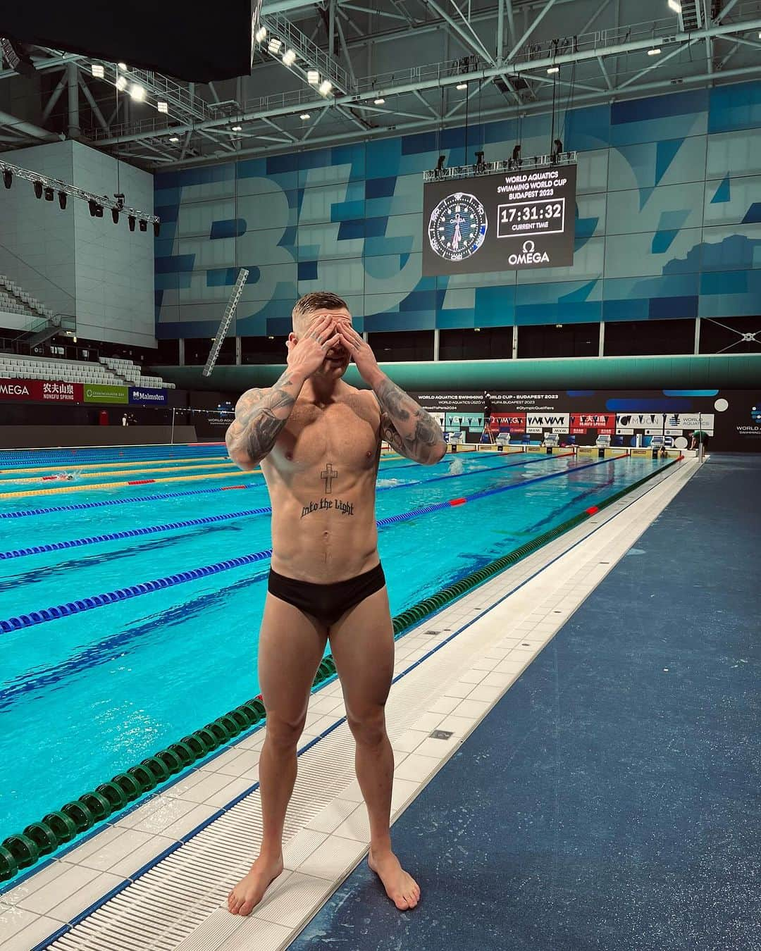 アダム・ピーティのインスタグラム：「Getting ready for round 3️⃣ in Budapest 🇭🇺   One of my favourite cities and pools in the world with great people to match. It’s been a really productive “preseason” for me so far and I’m looking forward to building on my last few performances in Berlin and Athens 🙏🏼📈」