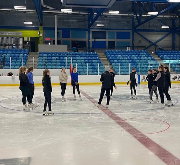 ヴェロニク・マレのインスタグラム：「We had so much fun coaching in New-Brunswick last weekend ⛸️ Thank you for having us @skate_nb」