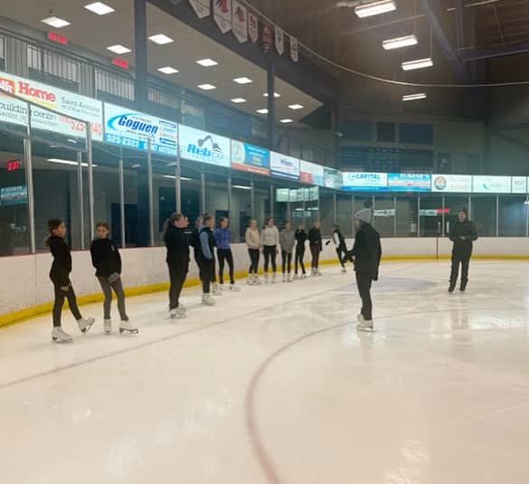 ヴェロニク・マレさんのインスタグラム写真 - (ヴェロニク・マレInstagram)「We had so much fun coaching in New-Brunswick last weekend ⛸️ Thank you for having us @skate_nb」10月18日 2時27分 - veronikmallet