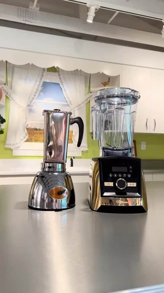 Vitamix Global Headquarters Real foodのインスタグラム：「73-year difference between these two machines, yet both still blend like a dream😍 . See why Vitamix is Loved for Lifetimes at the link in our bio . #vitamix #whyvitamix #LovedForLifetimes」