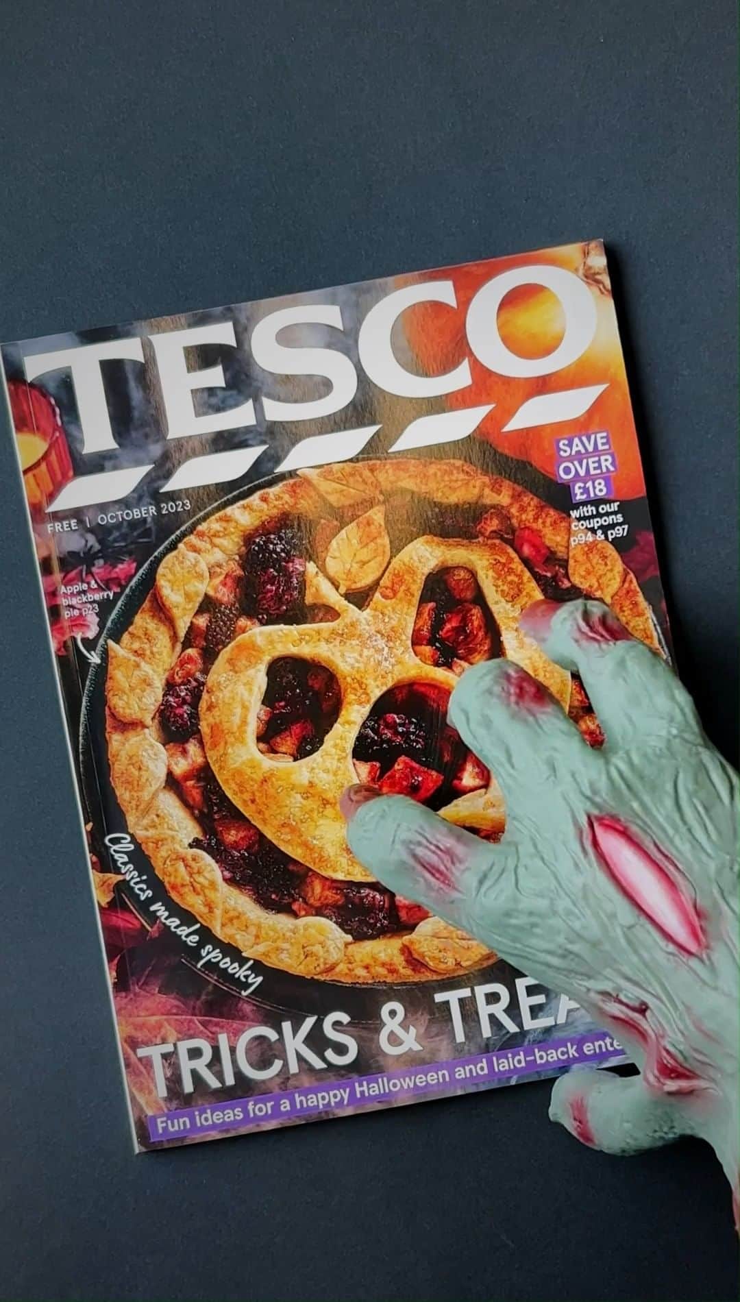 Tesco Food Officialのインスタグラム：「Need a hand? Grab your FREE October issue of Tesco magazine in store and online now. It’s full of spooky and seasonal recipes to see you through Halloween, Bonfire Night and beyond.」