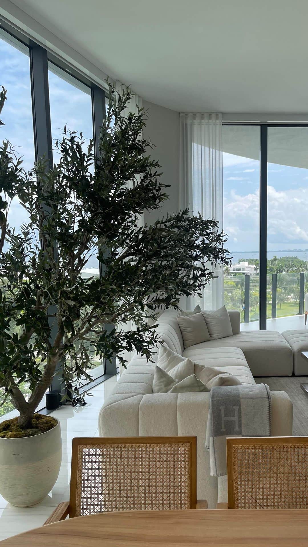 ケイト・ボックのインスタグラム：「A Space —> A Home」
