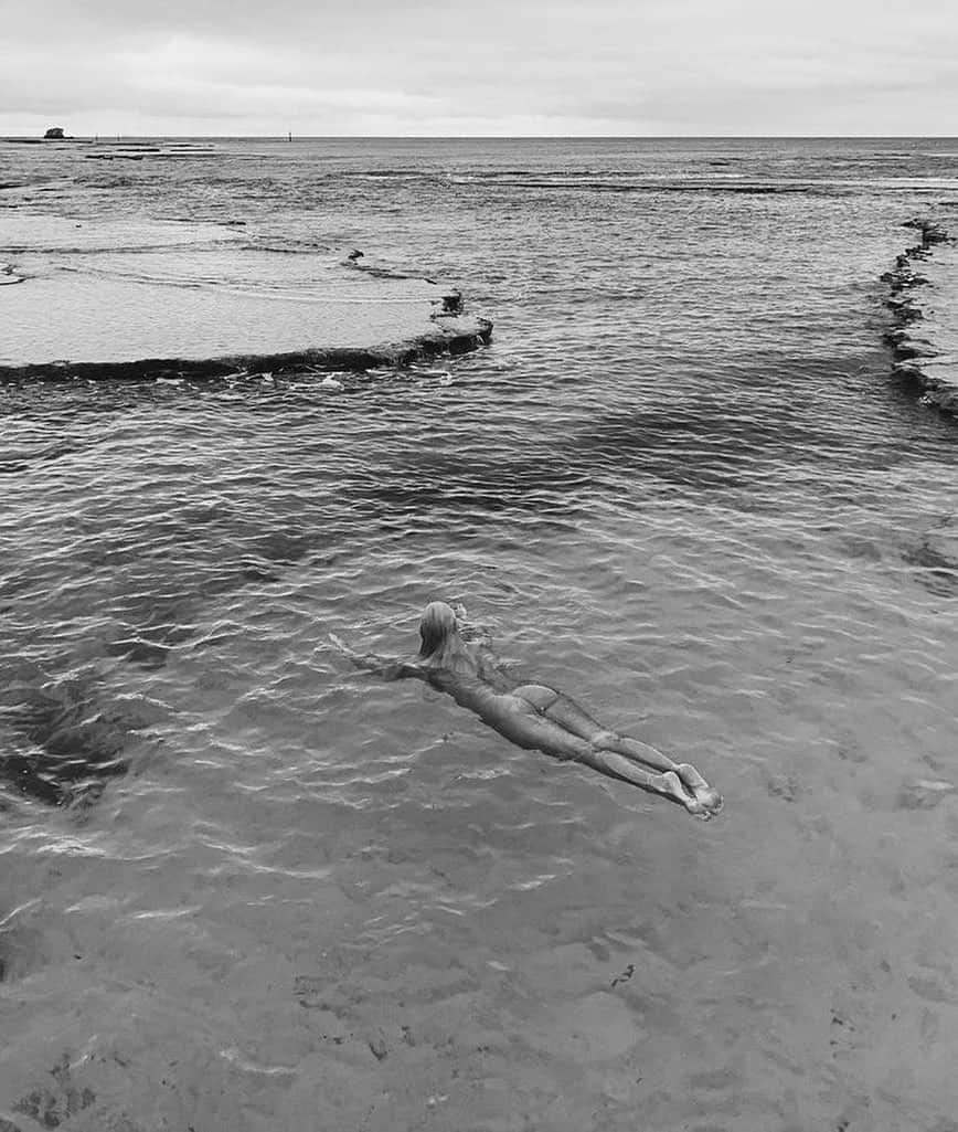 RESTOCK ALERTのインスタグラム：「going for a swim🤍」