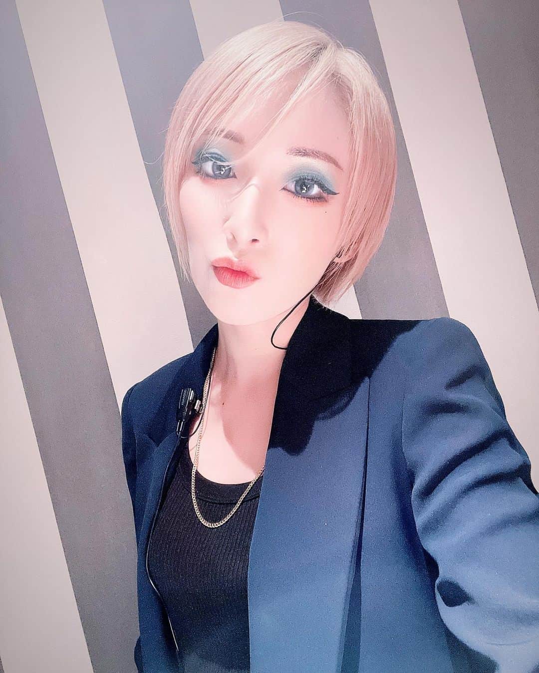 のインスタグラム：「たくさんのお客様にお会いできて 幸せな一日でありました。☺️ 写真は過去のやつだが😷」