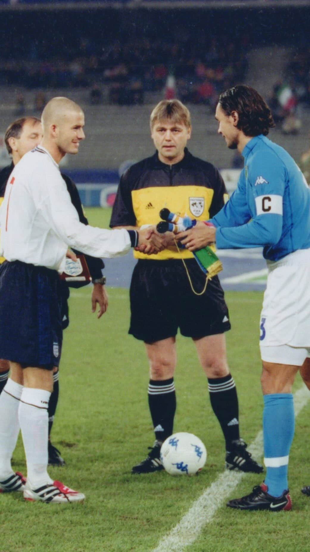 デビッド・ベッカムのインスタグラム：「Looking forward to England v Italy tonight, a fixture close to my heart… my first game as @england captain 🏴󠁧󠁢󠁥󠁮󠁧󠁿 I couldn’t believe it…」