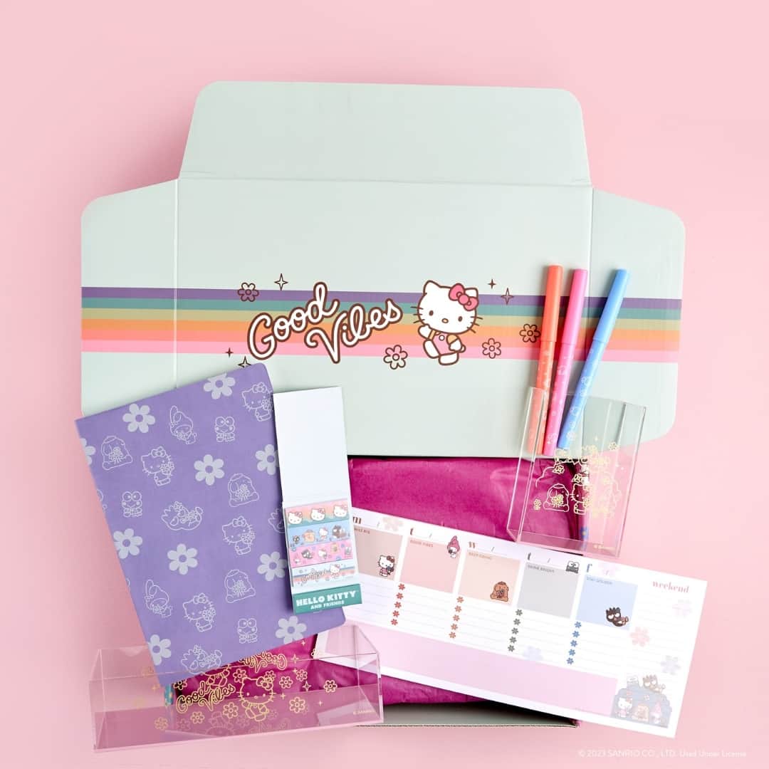Hello Kittyさんのインスタグラム写真 - (Hello KittyInstagram)「Add more joy & organization to every day 🎀 Liven up your workspace with this special edition gift set from @erincondren! Link in bio.」10月18日 3時00分 - hellokitty