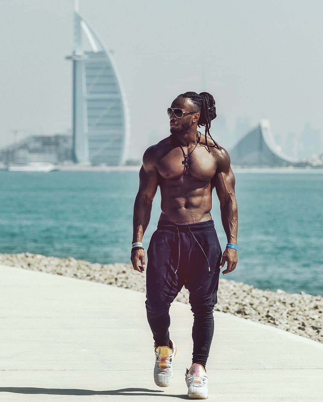 のインスタグラム：「Dubai tings 🇦🇪 Soon Come  Bring on heat to this years Dubai Muscle Show 💪🏾🔥  Who’s coming this year? @biotechusa   #ulissesworld #biotechusa #dubaimuscleshow #dubai」