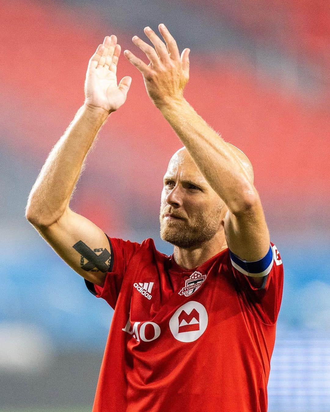 Major League Soccerのインスタグラム：「All class, all the time. Whether it was leading @TorontoFC to the heights of MLS, captaining the @USMNT on the global stage, or inspiring a new generation of young players, Michael Bradley’s impact both on and off the field can’t be overstated.  Thank you, Michael, for your contributions to our league, @ussoccer, and beyond.」