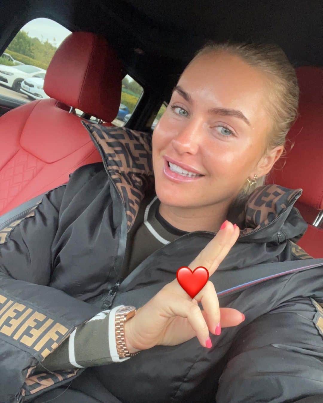 チャーリー・ハルさんのインスタグラム写真 - (チャーリー・ハルInstagram)「Winter season… ❄️ ⛳️✌🏼🥰」10月18日 3時16分 - charley.hull