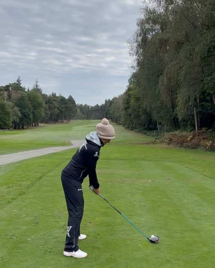 チャーリー・ハルのインスタグラム：「Winter season… ❄️ ⛳️✌🏼🥰」