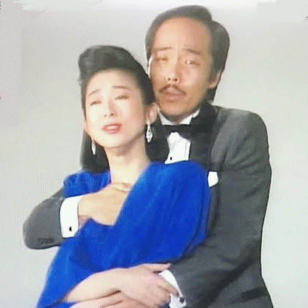 中里亜美のインスタグラム：「谷村新司さん いつか胸元に手を入れて頂きたかった。 昴に行っても歌い続けていてください。 ご冥福をお祈りします。  #谷村新司 #昴 #Sirius」
