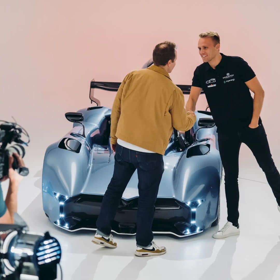 マックス・チルトンさんのインスタグラム写真 - (マックス・チルトンInstagram)「🎥 Top Gear Exclusive is now LIVE 🎥  Jack Rix explores the new McMurtry Spéirling PURE Validation Prototype.   Plus Max joins to give fan car driving insight.  Here's some BTS shots from Gun Hill Studios.  Please head to Top Gear's YouTube channel or click the link in our bio to watch the video.   #TopGear #fancar #CarsOfInstagram #trackcar」10月18日 3時36分 - maxchilton