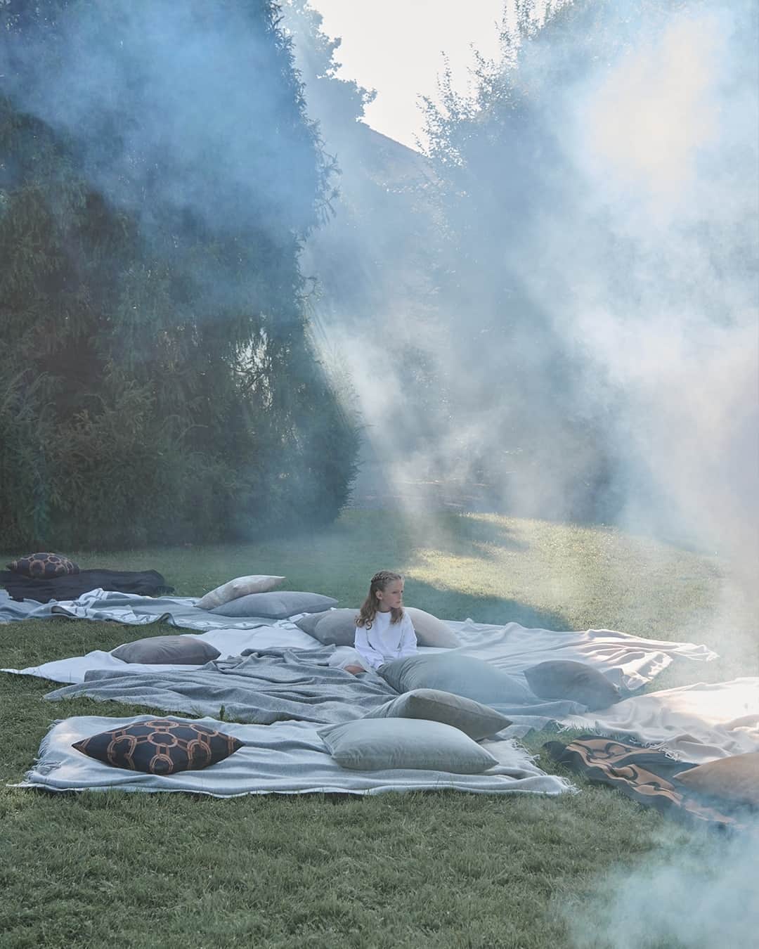 フレッテのインスタグラム：「Embark on an enchanting journey where dreams seamlessly intertwine with the spirit of the holidays. ⁠ ⁠ #Frette #MomentsOfDreaming」