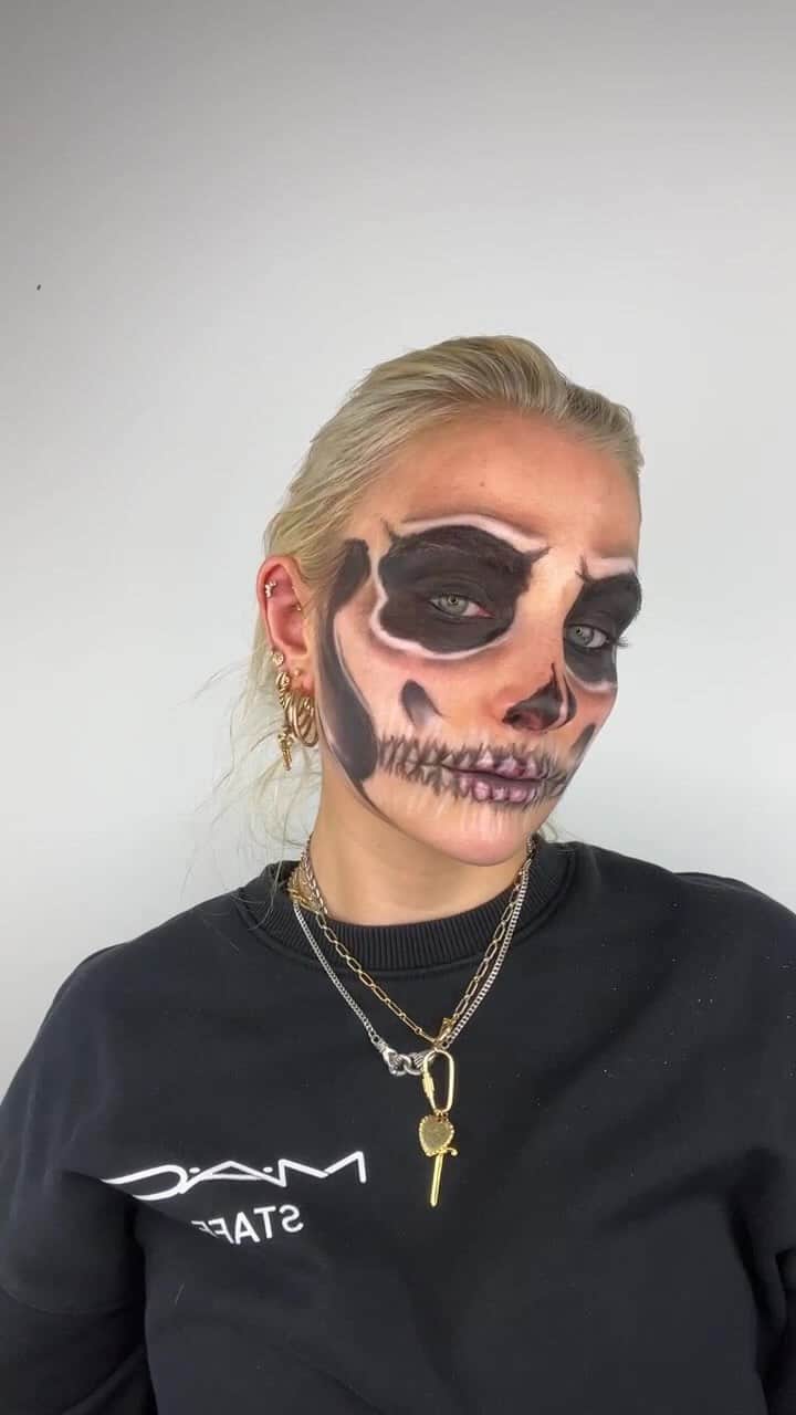 M·A·C Cosmetics Deutschlandのインスタグラム：「Halloween Skull Makeup 💀 mit @beetotheo」