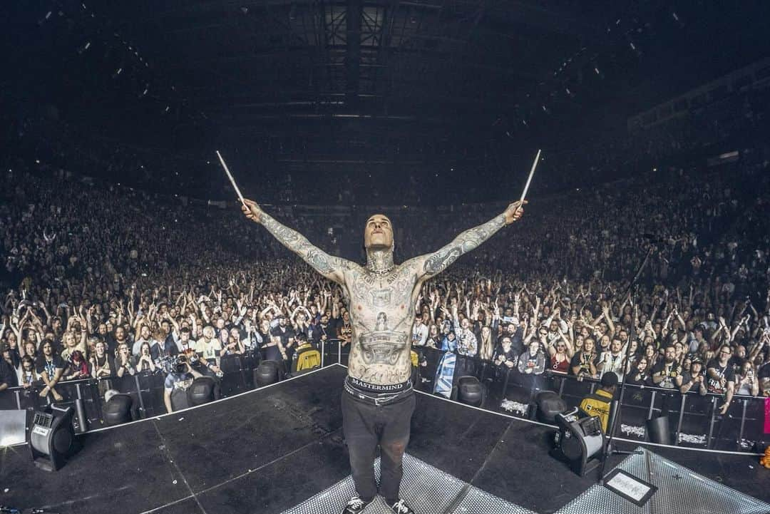 トラヴィス・バーカーさんのインスタグラム写真 - (トラヴィス・バーカーInstagram)「Manchester was bloody fun🩸」10月18日 4時05分 - travisbarker