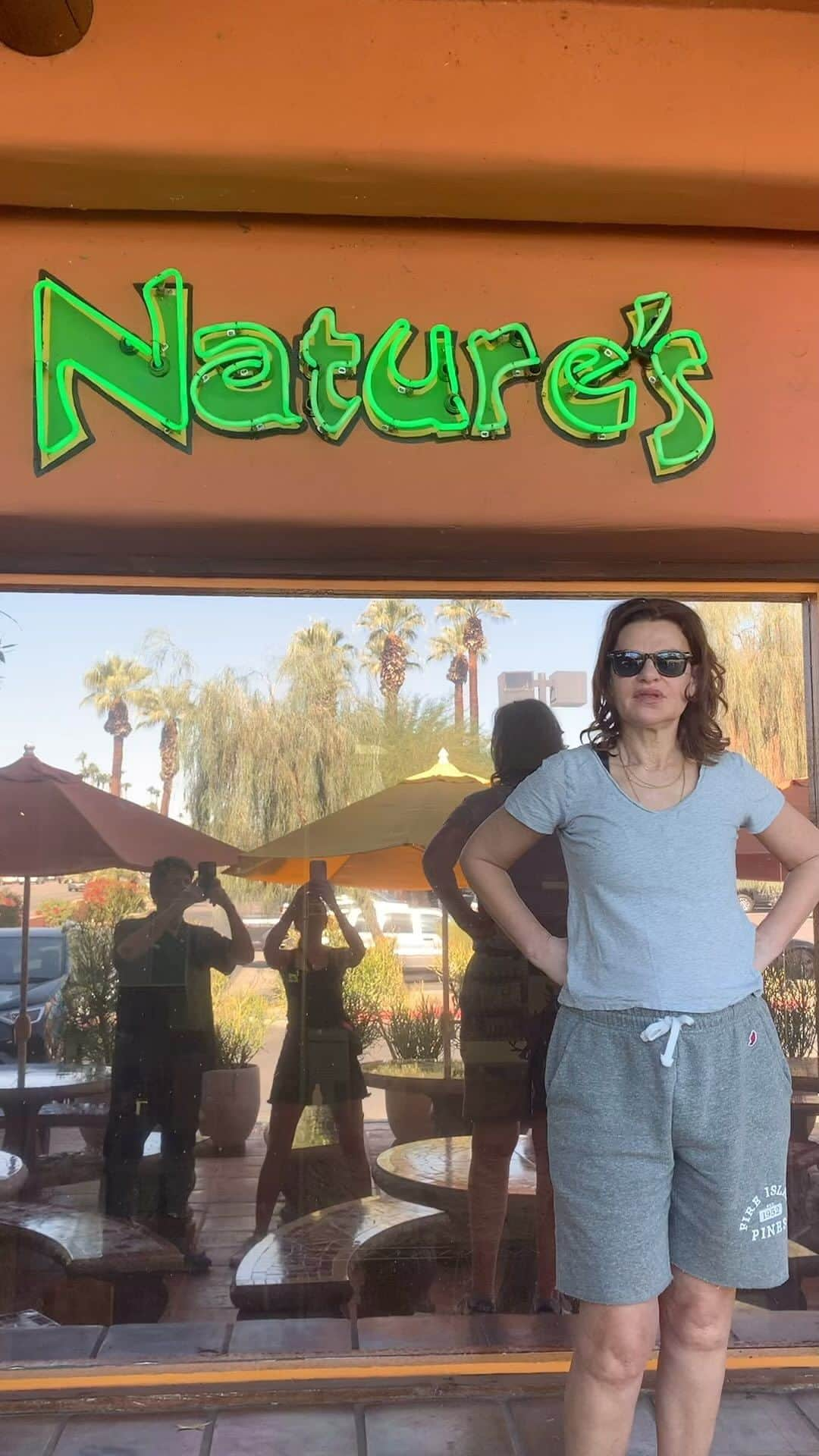 サンドラ・バーンハードのインスタグラム：「I love this place it’s old school vegetarian no BS just clean delicious the people who cook & serve are delightful I wish I could transport #naturespalmsprings back to NYC it’s my happy place just a hippie at heart」