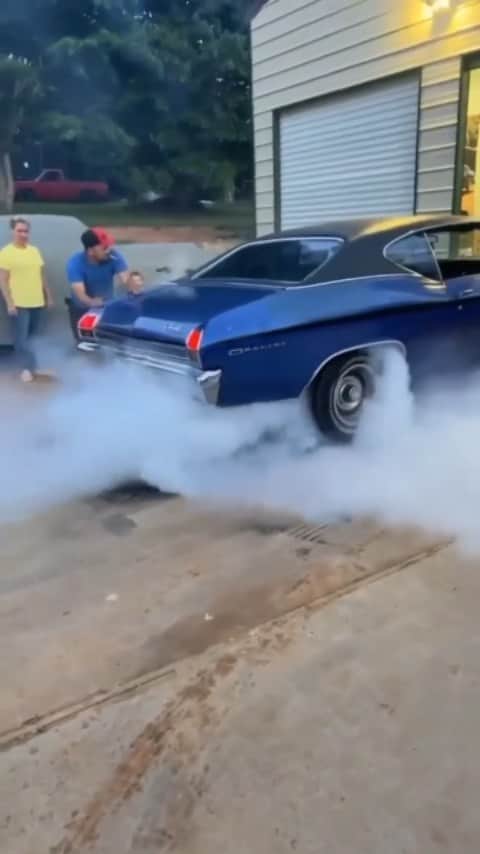 Classics Dailyのインスタグラム：「'69 Chevelle Credit @thecustomizedride _ #Classic #classics #Classiccar #classiccars #americanmuscle #Musclecar #Musclecars #car #chevelle」