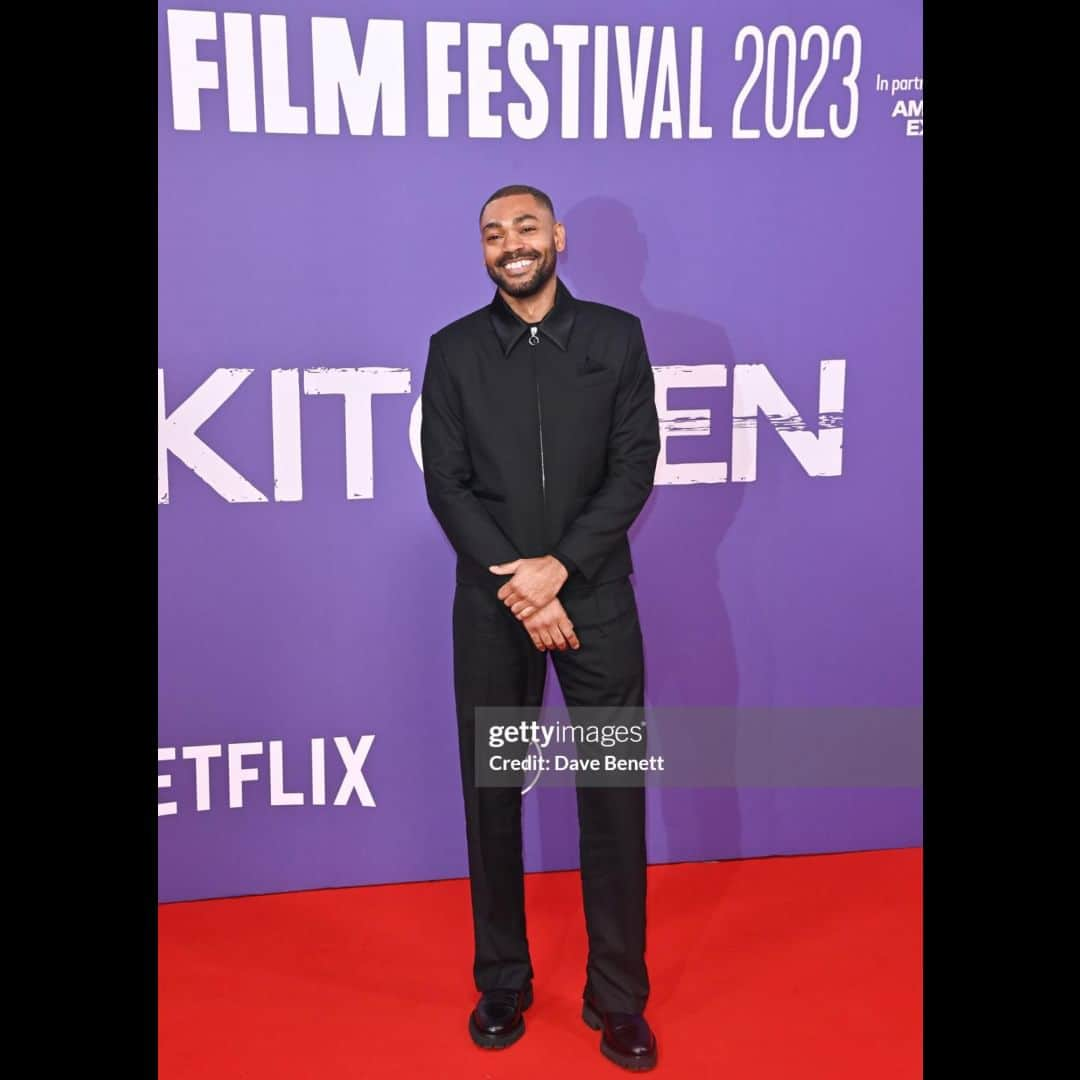 クロスサージョンさんのインスタグラム写真 - (クロスサージョンInstagram)「KANO  Preparation for @therealkano ready for the premiere of ‘The Kitchen’ a directional debut from @danielkaluuya   Wearing our ‘Contemporary Tuxedo’ made from lux wool suiting @hollandandsherryapparel fabric.  Creative Director @matharu_rav   #clothsurgeon #savilerow #bespoke #kano」10月18日 4時55分 - clothsurgeon