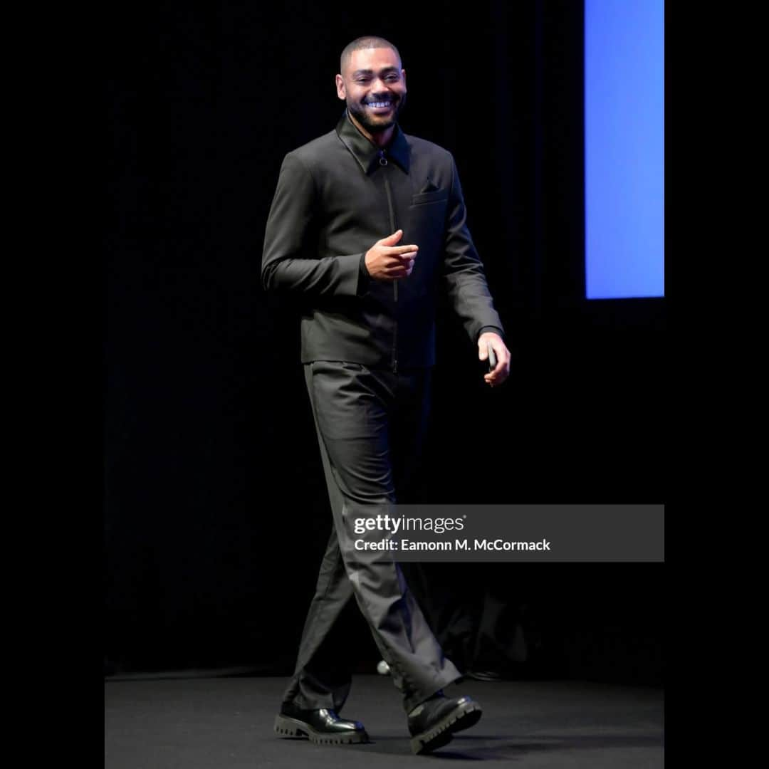 クロスサージョンさんのインスタグラム写真 - (クロスサージョンInstagram)「KANO  Preparation for @therealkano ready for the premiere of ‘The Kitchen’ a directional debut from @danielkaluuya   Wearing our ‘Contemporary Tuxedo’ made from lux wool suiting @hollandandsherryapparel fabric.  Creative Director @matharu_rav   #clothsurgeon #savilerow #bespoke #kano」10月18日 4時55分 - clothsurgeon