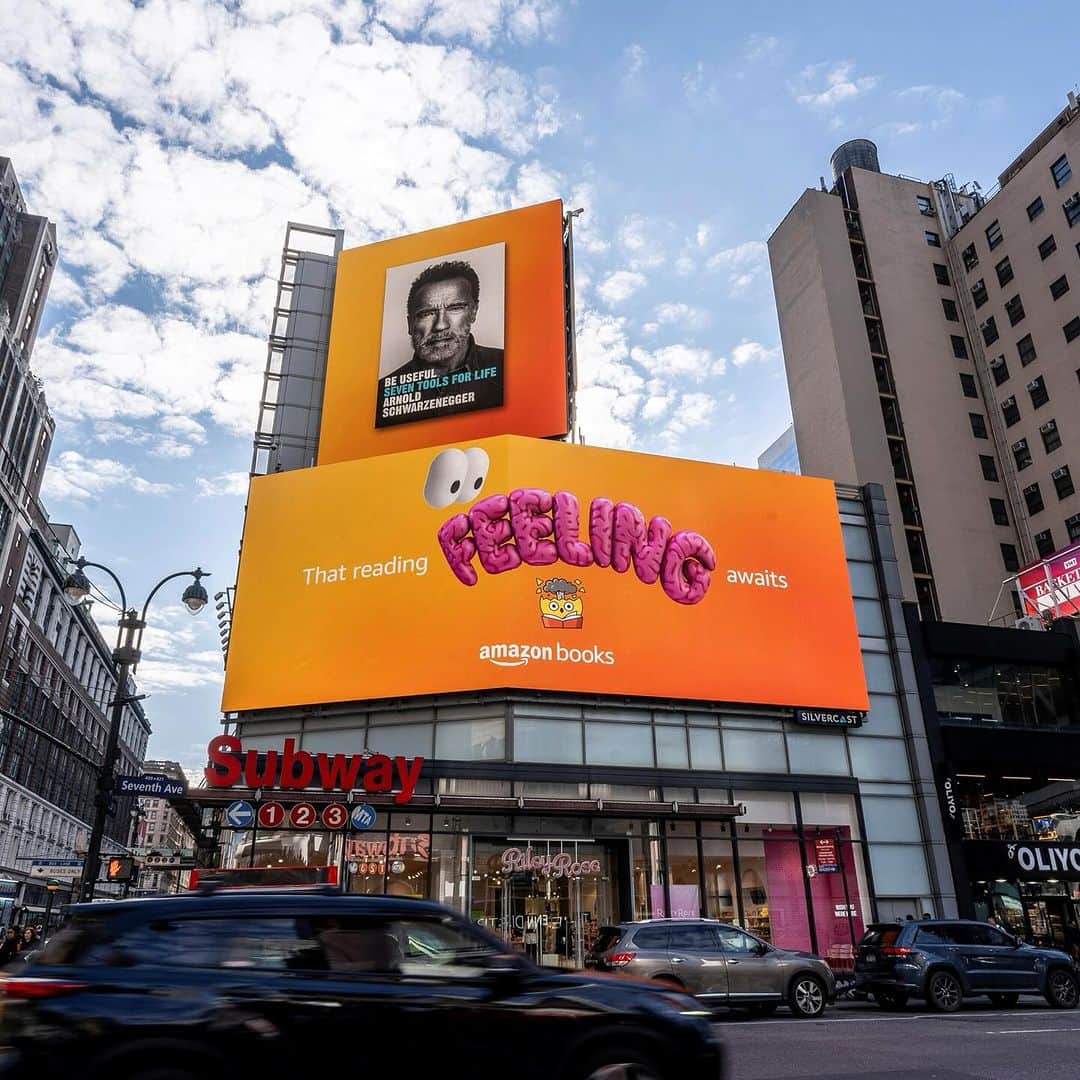 アーノルド・シュワルツェネッガーのインスタグラム：「I love seeing the @amazon billboard for Be Useful in NYC!」