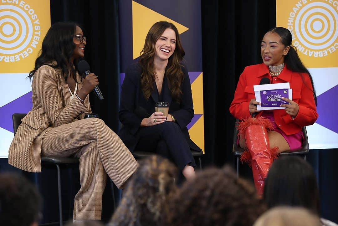 ソフィア・ブッシュのインスタグラム：「We had the most wonderful time speaking at @michigantechweek and attending @blacktechsaturdays’ #BlackTechWeekend in Detroit on behalf of our firm, @unionheritage.  Our panel with @meaganaward was so special. We got to be frank, share tips, laughs, and truths about wins and loses. And talk about the work we do at the firm, as investors, and as advisors to the @firstwomensbank.  MTW, @newlab, and Michigan Central with @femology were all partners for an amazing brunch that brought together diverse founders and allocators. The conversations in the lobby went on for hours. We celebrated the 1 year anniversary of @venture313. And we watched our friend Darren Riley of @justairco host an incredible fireside chat with Lt Governor Garlin Gilchrist, talking about the way the entrepreneurial community in Detroit shows up for each other like nowhere else.  @ltgovgilchrist echoed those sentiments, and took the audience through Michigan’s policies that make it the best place for entrepreneurs, and technologists, and why Detroit is the place for Black innovators to build new tech and new futures.  We love you #Detroit. We love you #Michigan. Thank you for a wonderful time. #MichiganTechWeek #UnionHeritage」