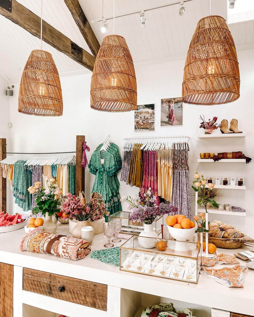 SPELLのインスタグラム：「Creating the very best memories here with our community in our Byron Bay store 💌 a day of polaroids + dress ups to celebrate the launch of Oceans of Love 🌞💫」