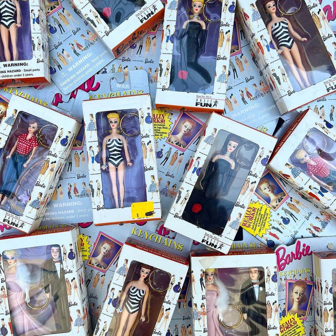 おもちゃやSPIRALのインスタグラム：「vintage Barbie KEYCHAINS たくさん入荷しました🎵」