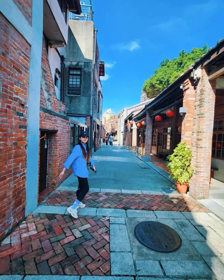 カン・ウンビのインスタグラム：「날씨가 너무 좋아 🩵 #강은비 #타이페이 #taiwan #taipei」